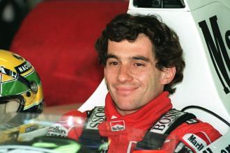 Antiga equipe de Ayrton Senna apresenta pintura com homenagem ao piloto