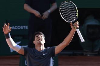 Tênis: Alcaraz bate futuro número 1 do mundo e vai à final de Roland Garros