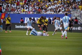 Com gol de Di María e volta de Messi, Argentina vence Equador em amistoso