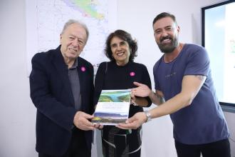 Livro que promove os destinos turísticos do entorno dos lagos de Furnas, Peixoto e da Serra da Canastra é lançado em Capitólio