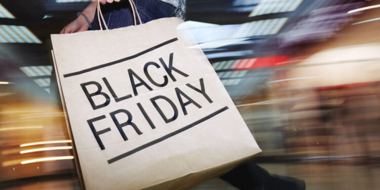 Sacola Black Friday - https://g1.globo.com/economia/noticia/2024/11/27/black-friday-como-inteligencia-artificial-esta-sendo-usada-para-dar-golpes-em-consumidores.ghtml