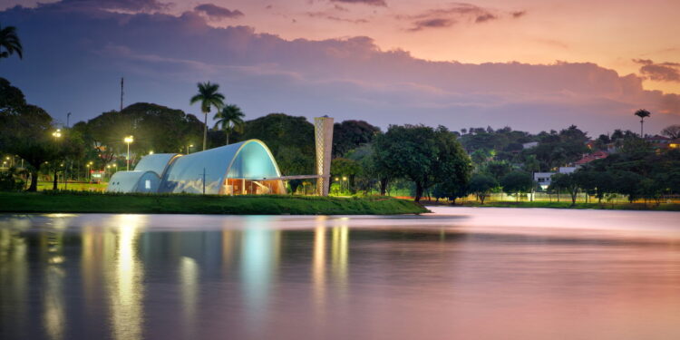 Lagoa da Pampulha, São Francisco de Assis Church, Belo Horizonte, Minas Gerais, Brazil. Créditos: depositphotos.com / lhboucault