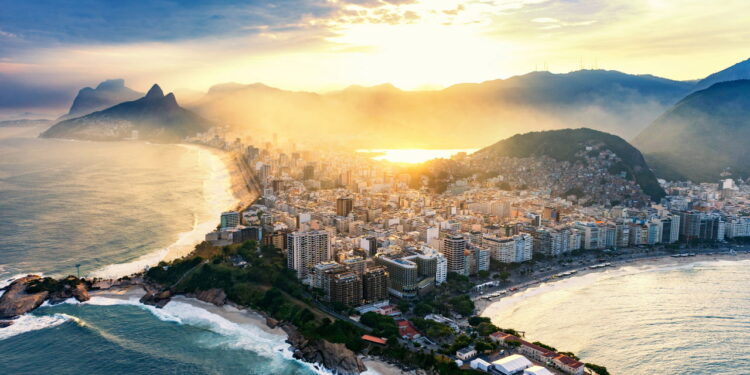 Praia de Copacabana, Rio de Janeiro Créditos: depositphotos.com / microgen