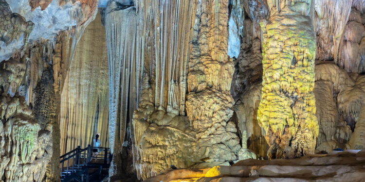 estalactite - Gruta do Janelão - Créditos depositphotos.com huythoai1978@gmail.com