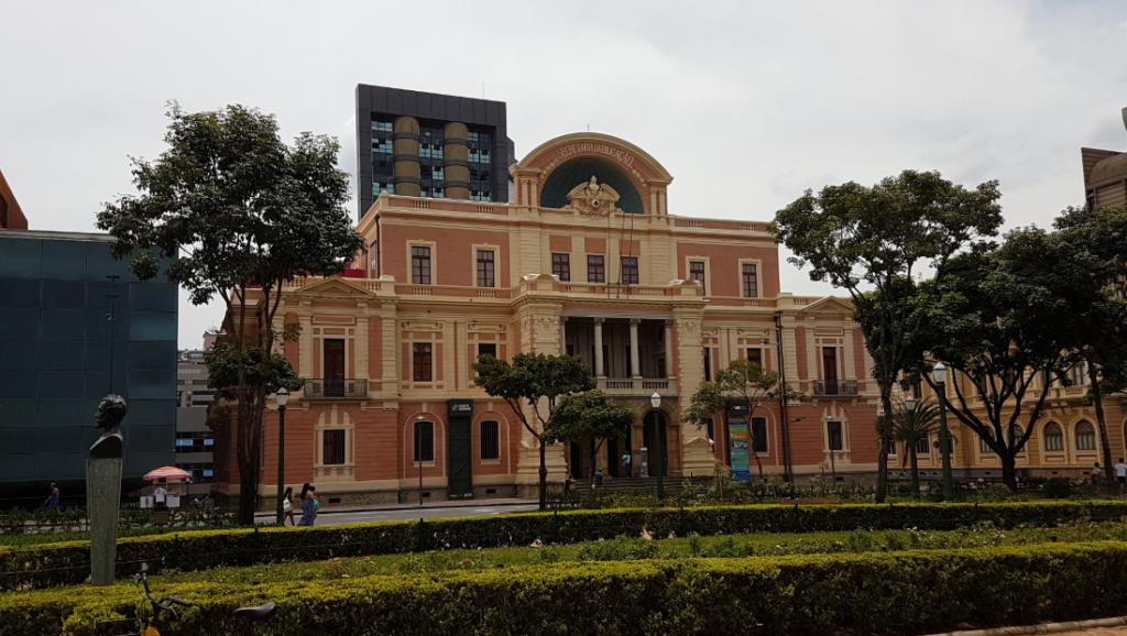 A Alma Mineira Te Espera: Descubra a Riqueza Cultural de uma Cidade Vibrante.