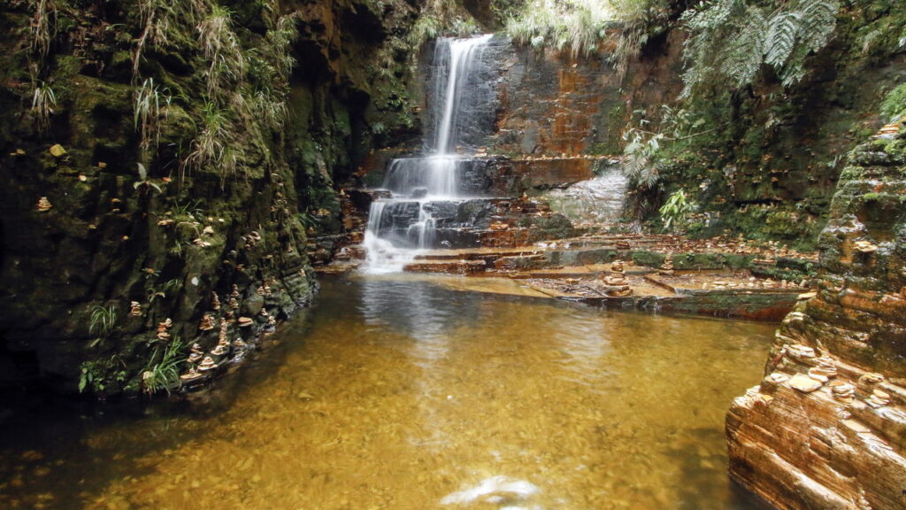 Capitolio Minas Gerais - View of Furnas Canyon - Trilha do Sol - depositphotos.com  sidneydealmeida