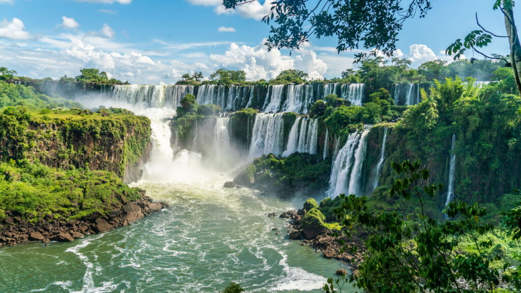 As Cachoeiras Mais Impressionantes do Brasil: Um Guia Completo!