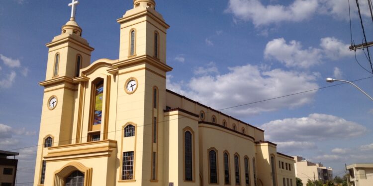 Catedral de Divinipolis - Wikimidia Commons