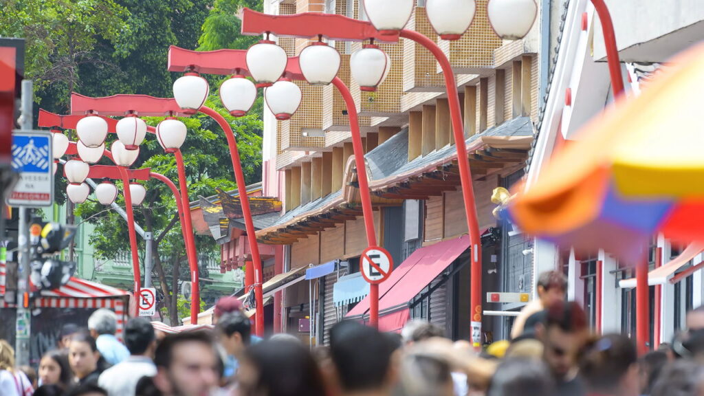 Conheça a Influência Chinesa no Bairro Mais Oriental de Brasil!