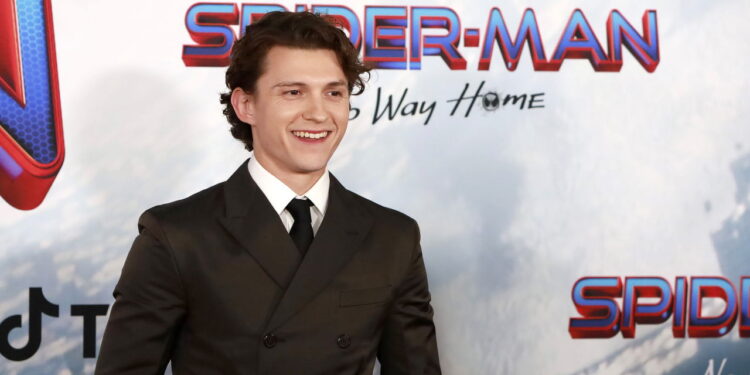 Além do Universo Marvel: A Fortuna de Tom Holland Revelada