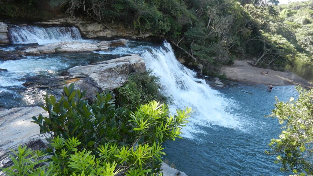 Trilhas Desafiadoras e Cachoeiras Exuberantes em Minas Gerais!