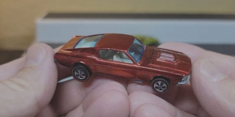 Mustang 1968 Strawberry Over Chrome - Modelo de Hot Wheels – Foto: AOL