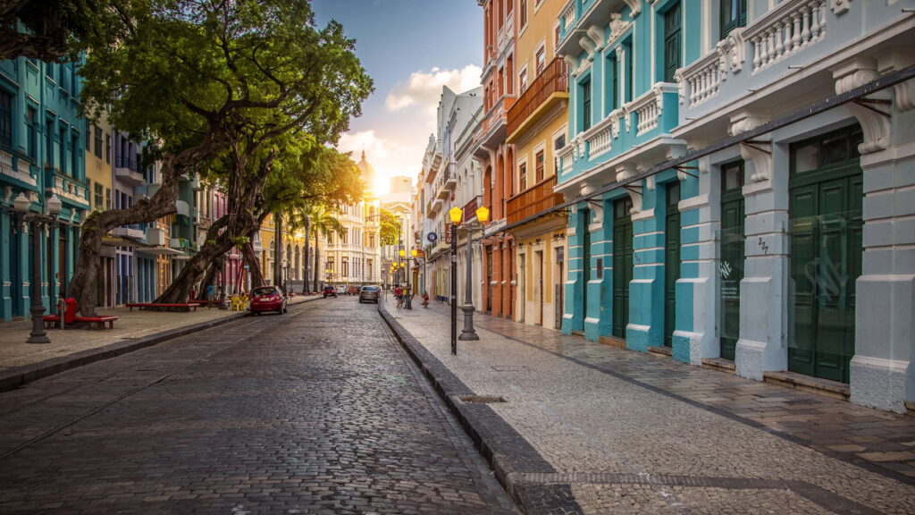 A Cidade dos Bonecos Gigantes e das Ruas Coloridas!