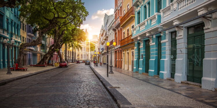 A Cidade dos Bonecos Gigantes e das Ruas Coloridas!