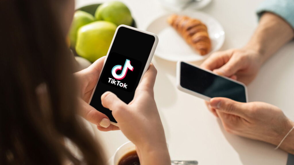 Cuidado com os Deepfakes! Como se proteger dos golpes no TikTok