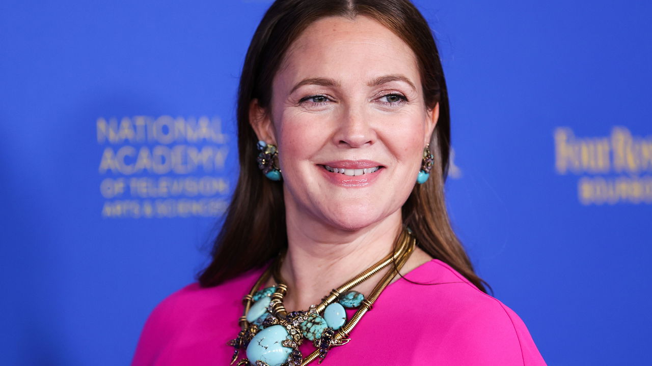 Drew Barrymore: Conheça o Sucesso da Estrela de Hollywood no Cinema e na TV