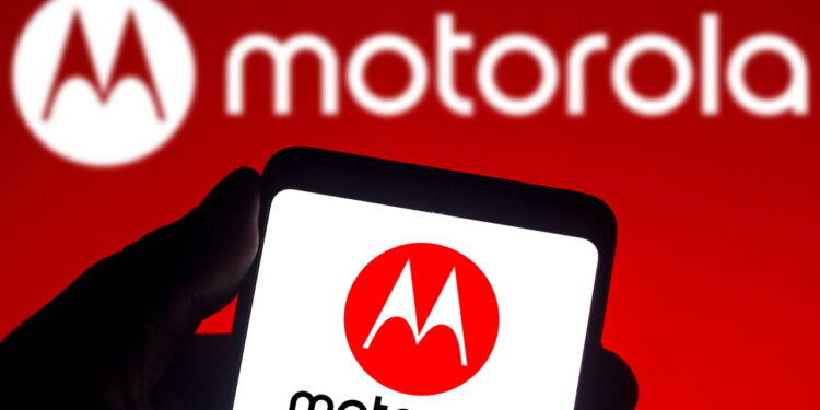 Adeus, Lentidão! Motorola Lança Atualização Explosiva para Seus Celulares